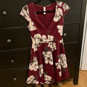 Maroon mini dress with cream floral print. Size small L. Brand BluBlush